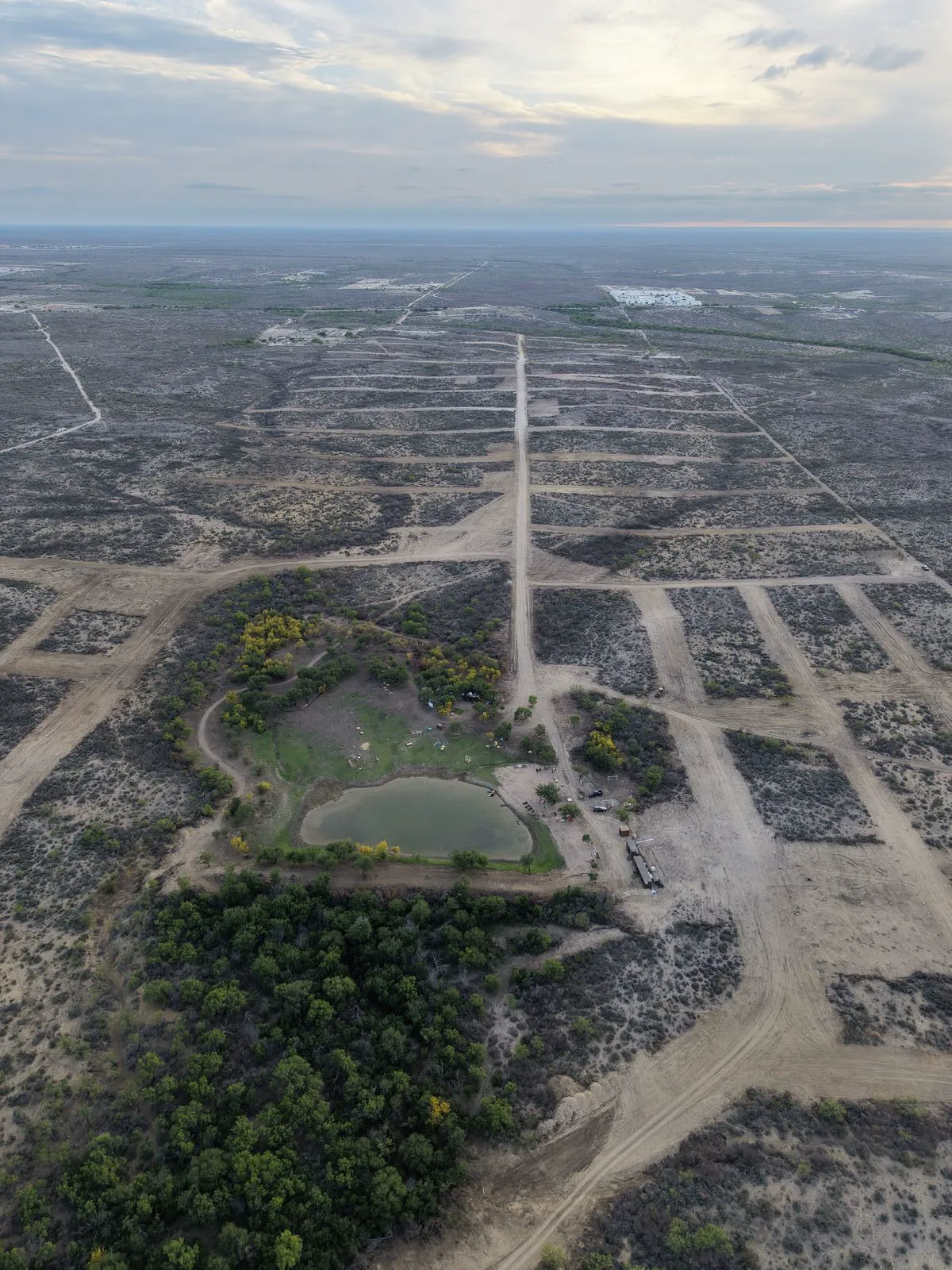 Vista aérea de Ciudad Norte y su lago, sede del Monster Biker Fest